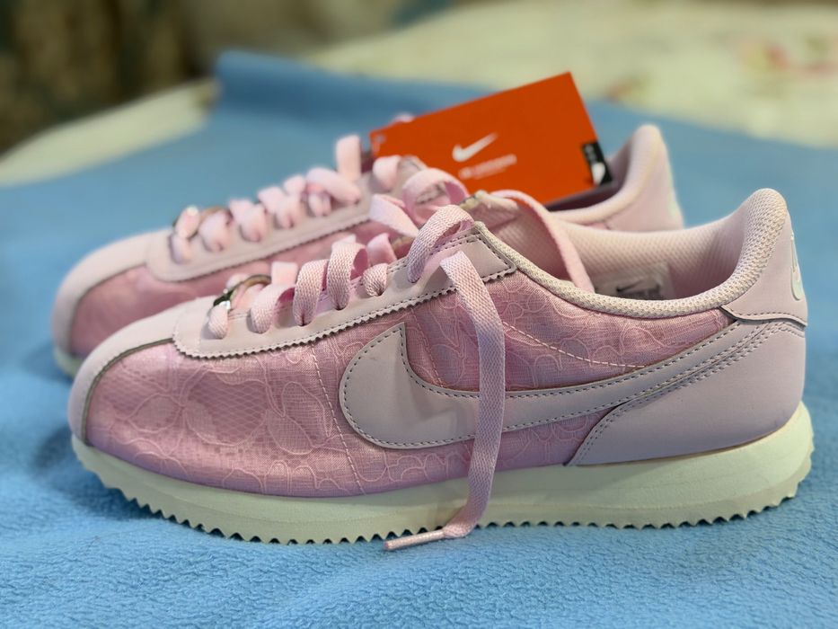 Nike Cortez.Нежно розового цвета.250 размера