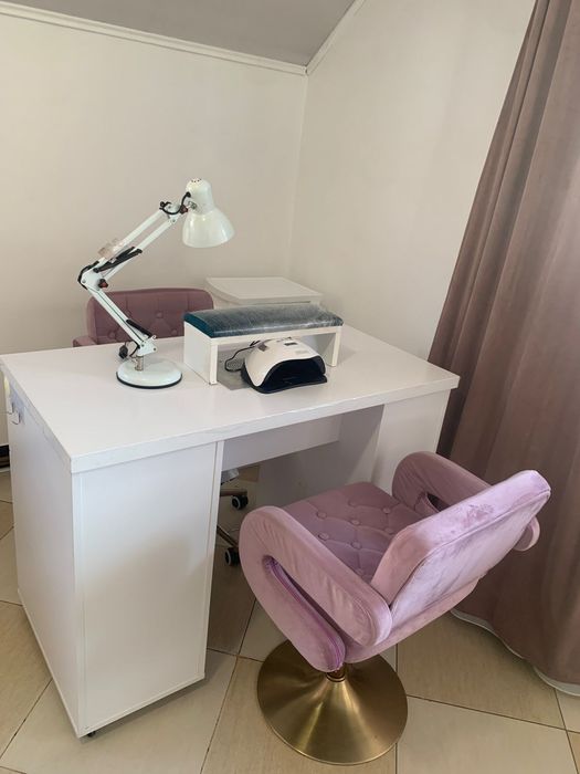 Post închiriat manichiura pedichiura