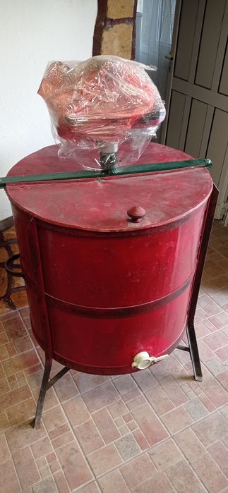 Центрофуга за мед