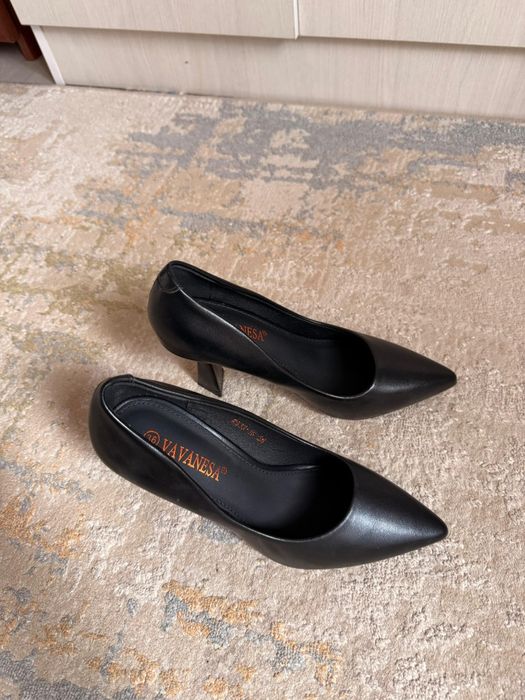 Черные классические туфли