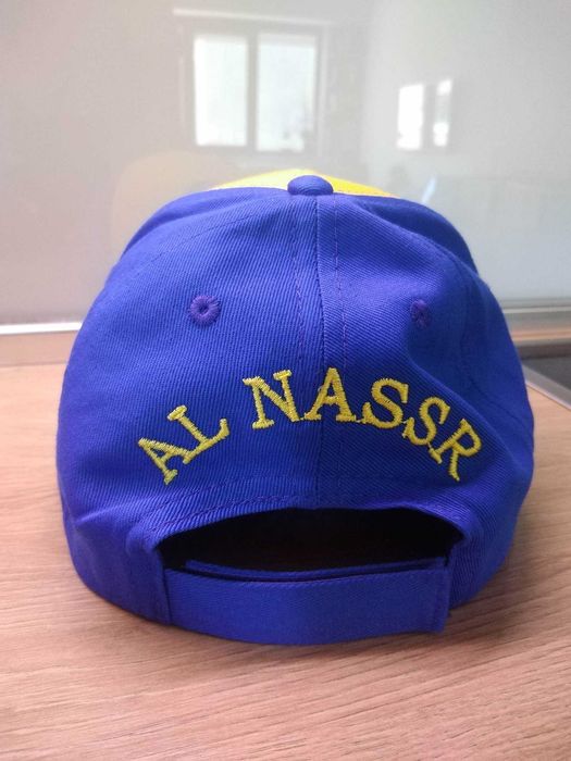 Нови детски футболни екипи, гети и шапки