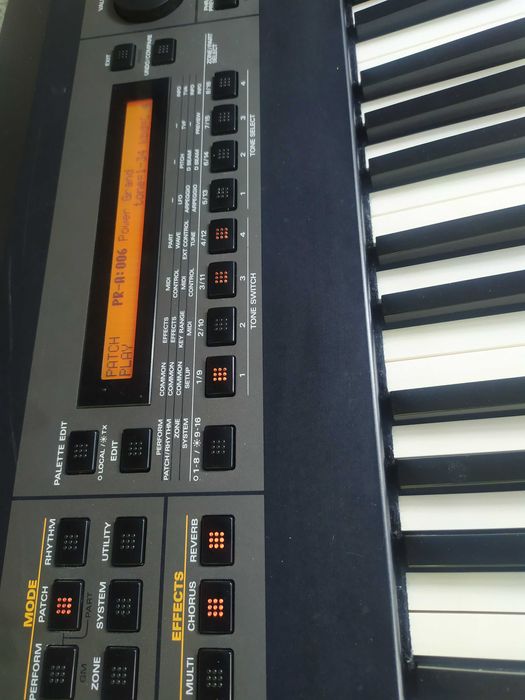 Пиано , клавир - синтезатор Roland XV 88