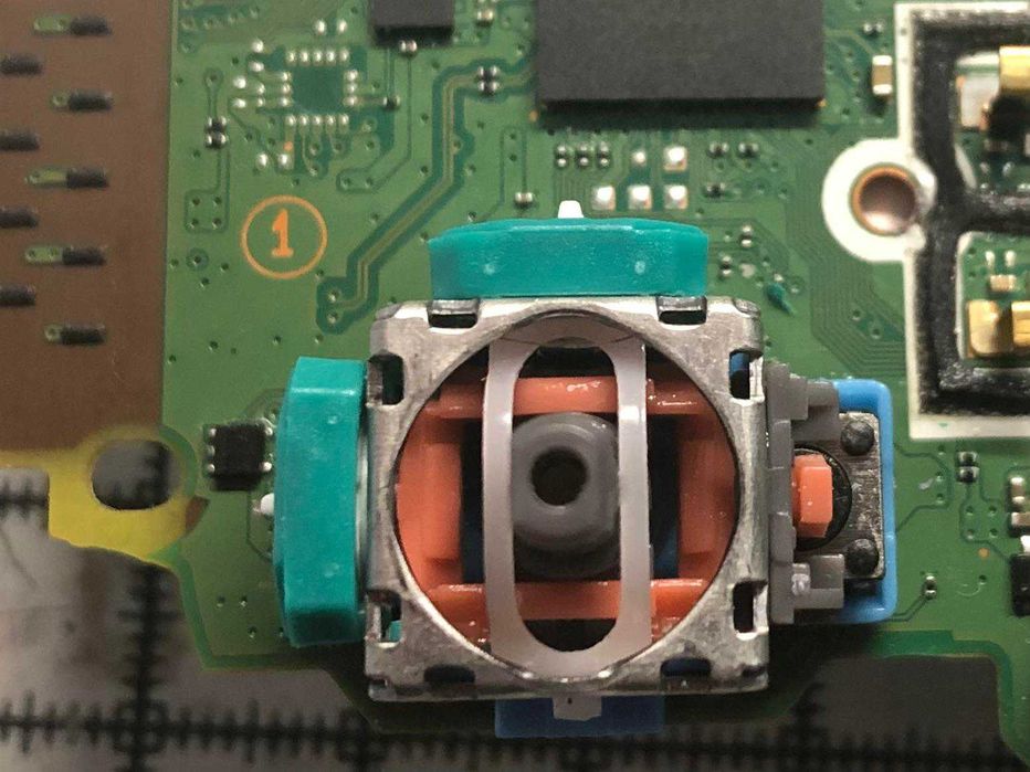 PS4 / PS5 резервни части – стикове, бутони, букси, корпуси, батерии