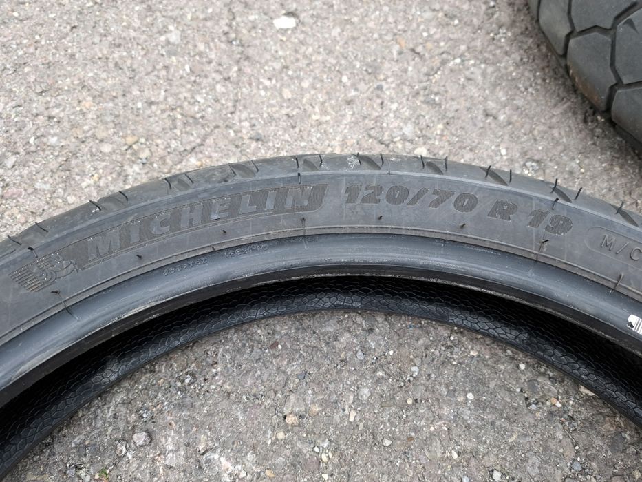 De vânzare 2 anvelope moto michelin