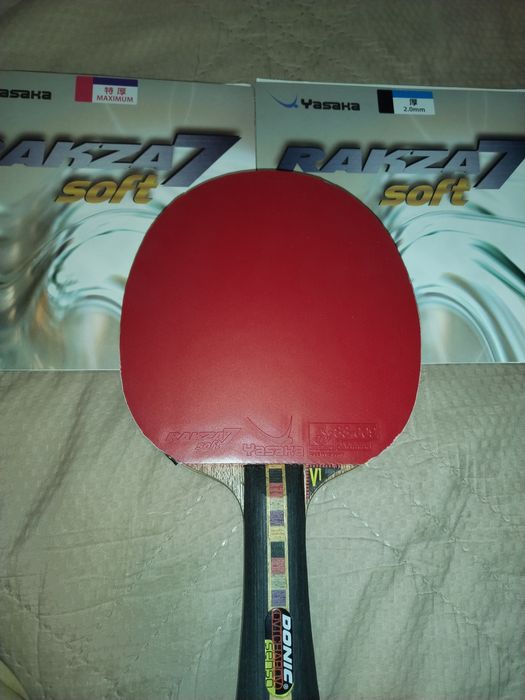 Продавам дърво за тенис на маса с чисто нови гуми rakza 7 soft