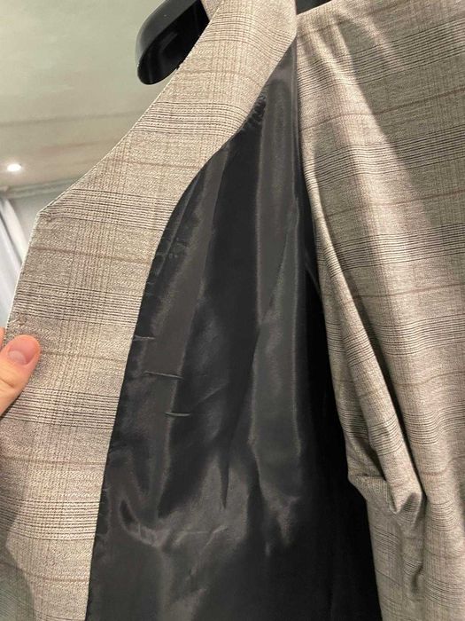 Costum gri complet în stare impecabilă
