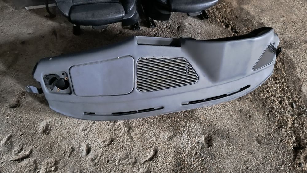 Dezmembrez BMW E34 520i 1995