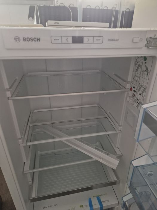 Хладилник за вграждане Bosch A++  140 см Чисто нов
