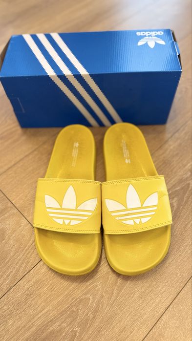 Adidas Adilette Sliders / Șlapi mărimea 46 galben stare foarte bună