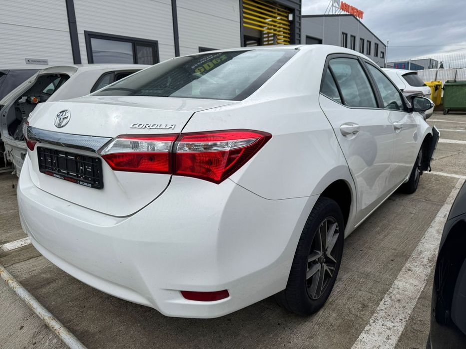 Dezmembrez / Dezmembrari / Piese / Accesorii Toyota corolla 2015 1.6 benzina alba stanga