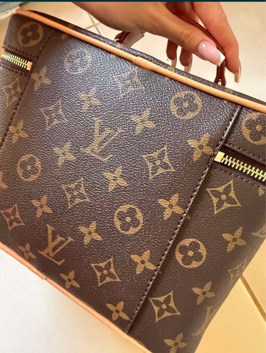 LOUIS VUITTON(последна бройка) несесер за гримове