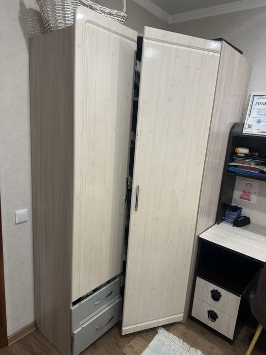 Продам Шкаф угловой
