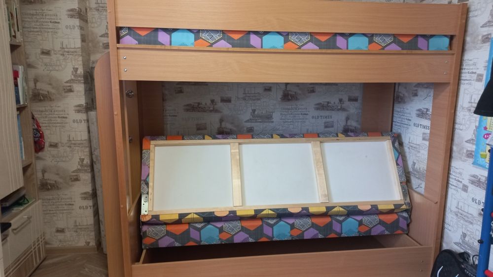 Кровать двухъярусная,торг