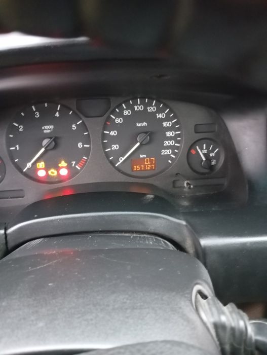 Продавам Опел Зафира  А