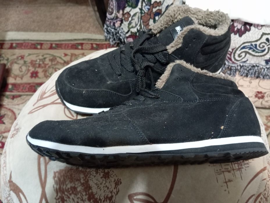 Продам кроссовки демисезонные