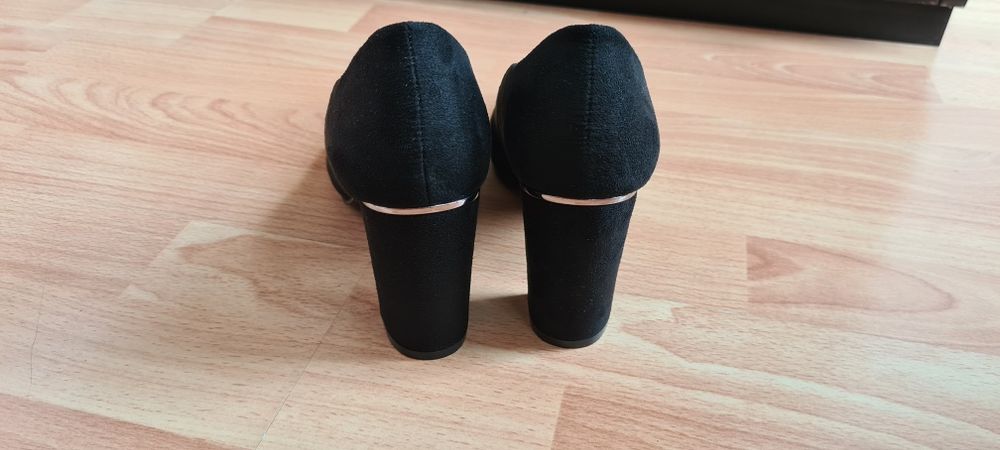 Черни елегантни обувки на висок ток 38 номер