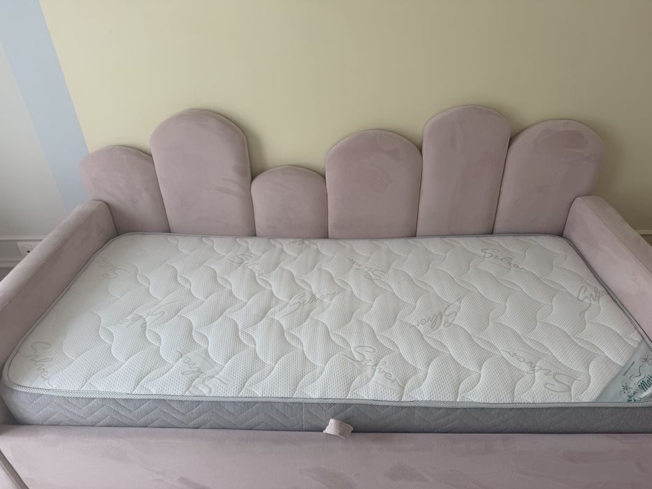 Продам кровать для девочки