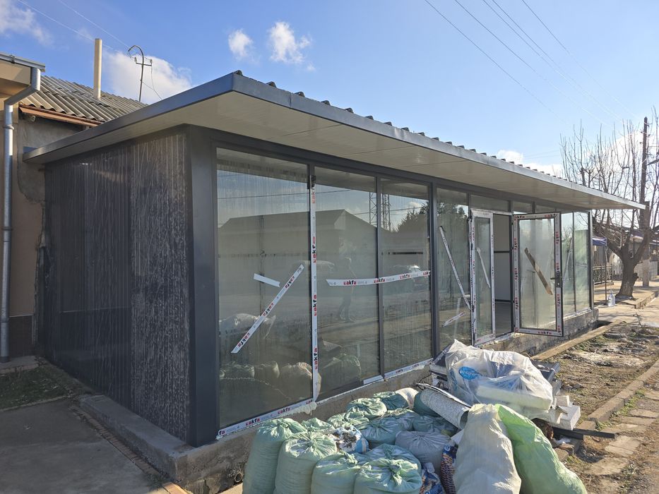 Сендвич-панели идеальны для быстрого строительства складов, ангаров