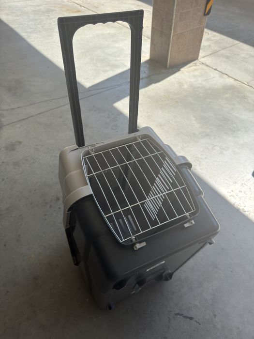 Кутия за кучета или котки