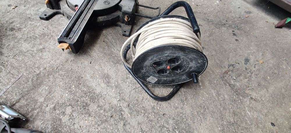 Rolă cablu 30m (1,5mm²) cu împământare şi 4 posturi – Preț fix 130 RON