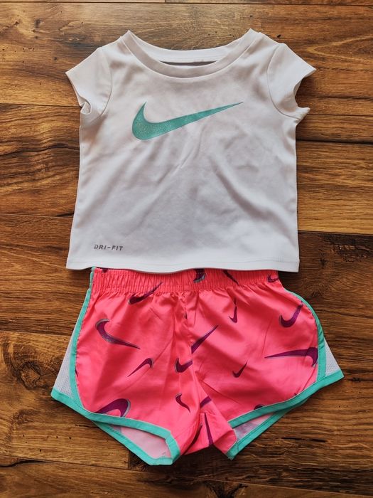 Адидас комплект за 12месечно бебе