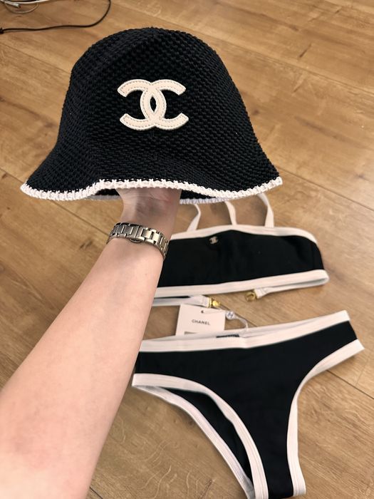 Set Costum de baie Chanel + Palarie
