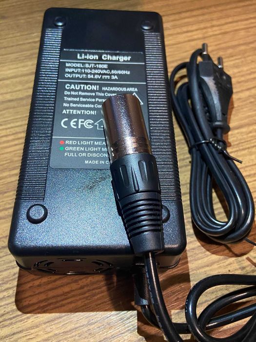 Încărcător biciclete, trotinete electrice 48v