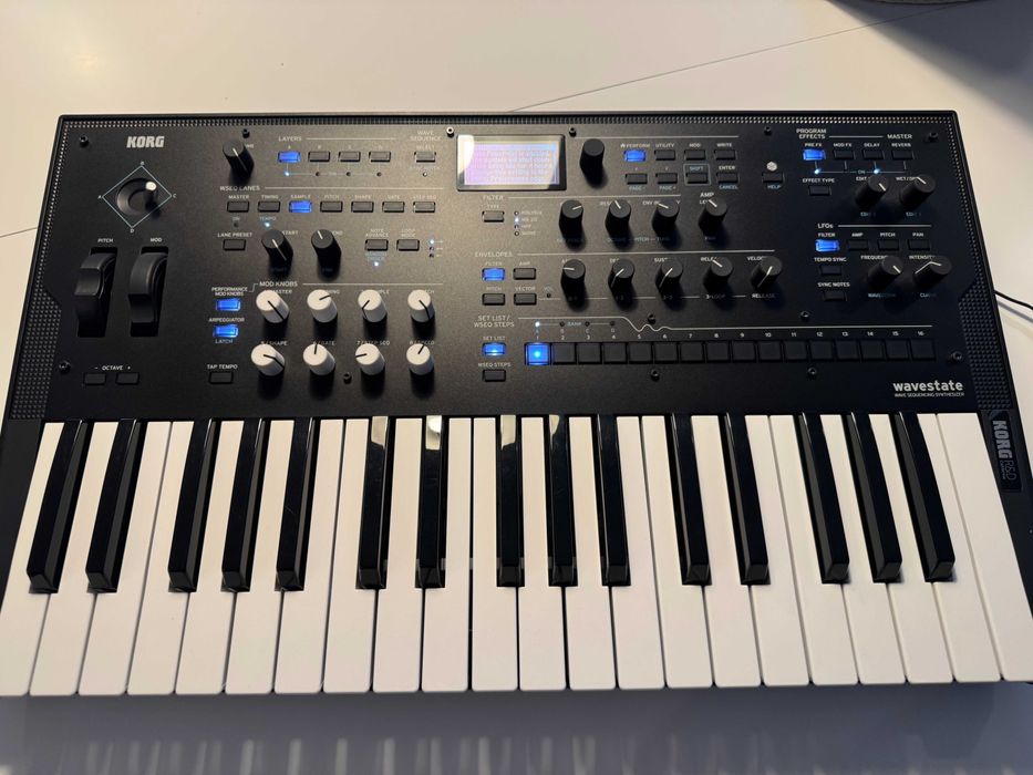Sintetizator Korg Wavestate, ca nou, functioneaza impecabil