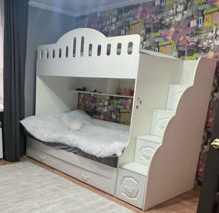 Кровать двухьярусная