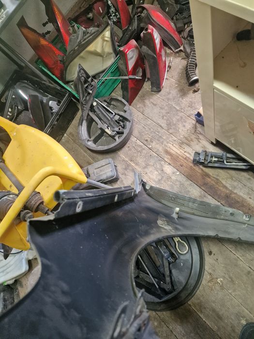 Aripa aripi fata bmw e60