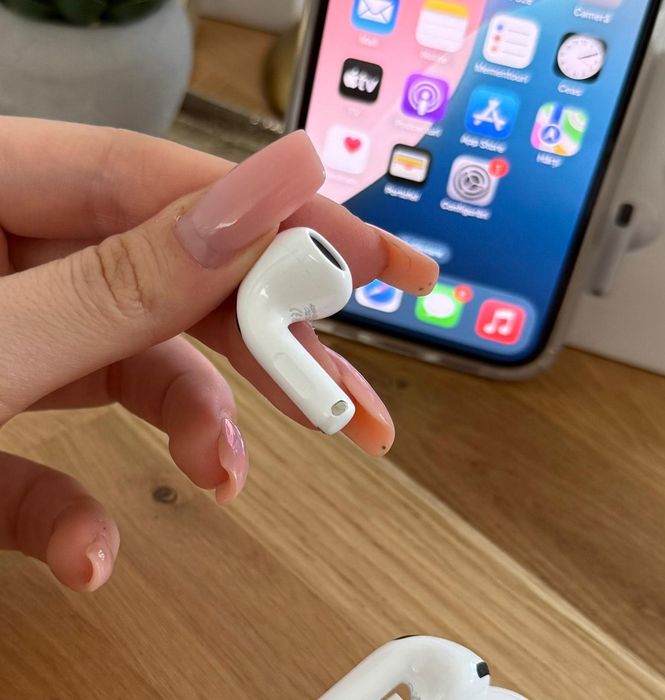 AirPods Gen.4 (Noise Cancelling)