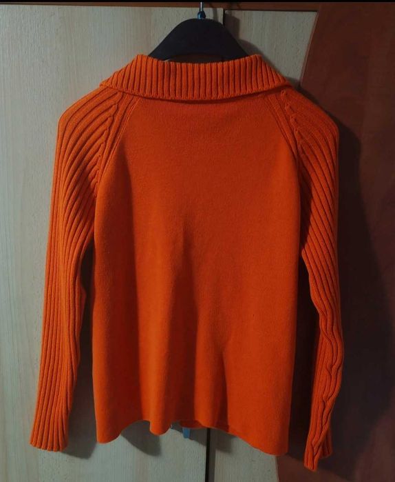 Vând pulover cu fermoar