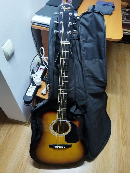 Chitara,Squier by fender 105CE Sunburst