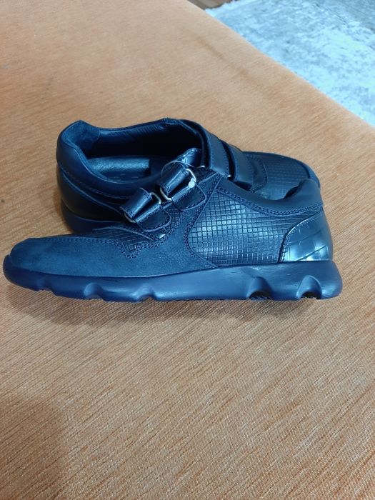 Туфли на мальчика 32 размер.