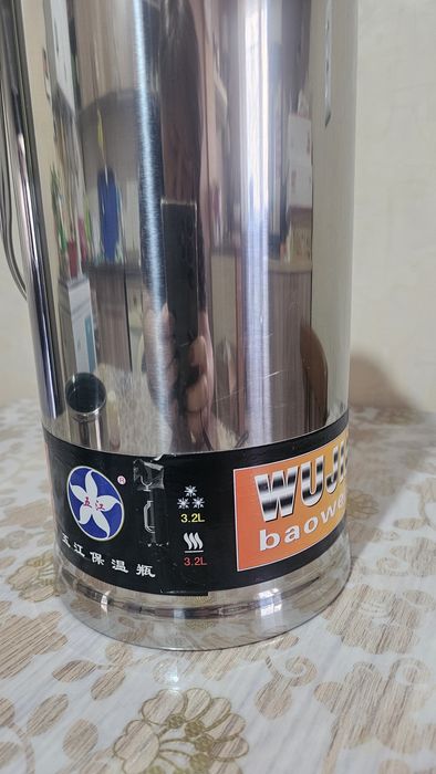 Продам  термос объём  3л