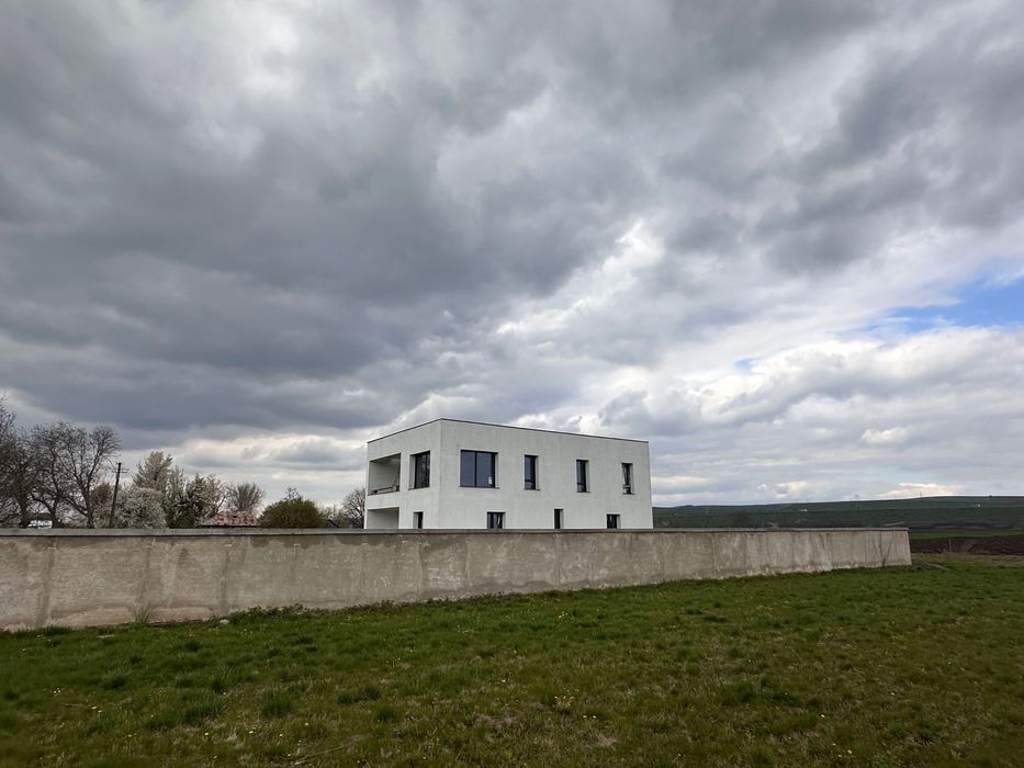 PROPRIETATE DE INVESTIȚIE CASA+ 2 Ha de teren deschidere 60metri la drum