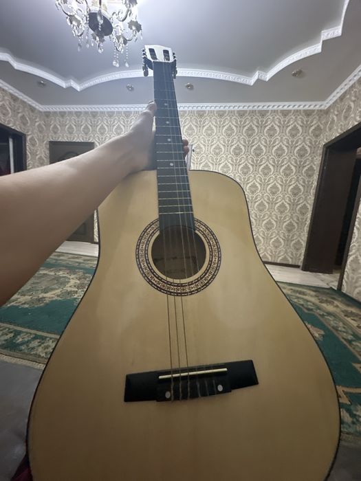 Продам гитару нормальный состояние