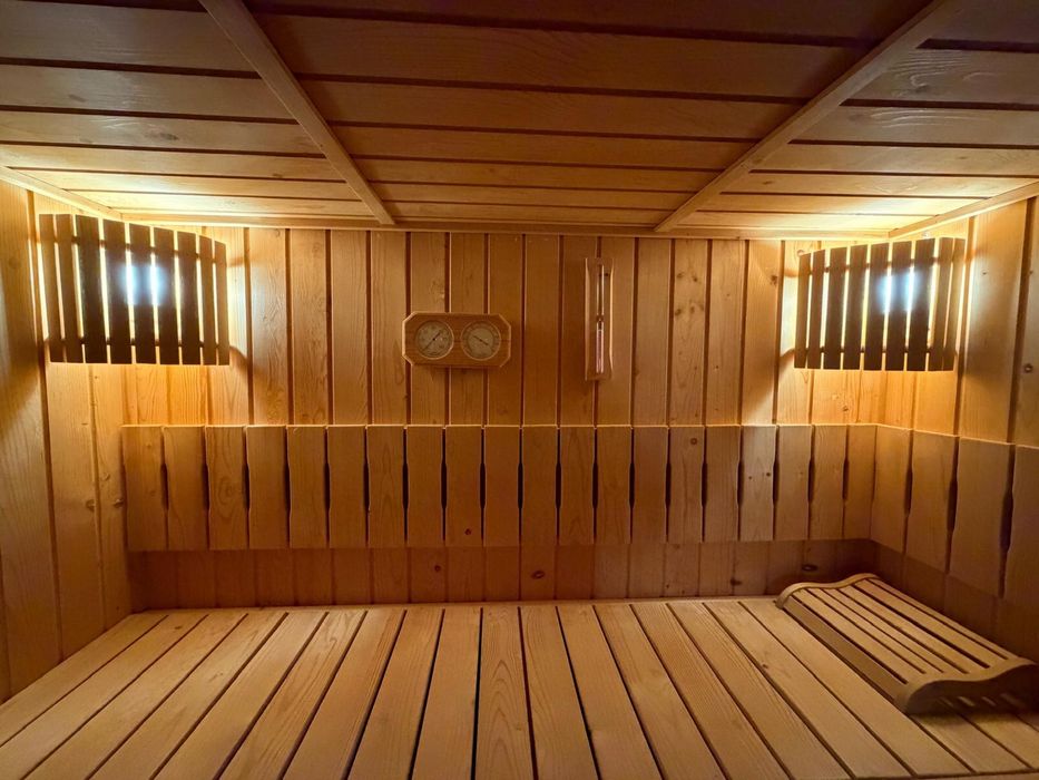 Sauna finlandeza 4-6 persoane, lemn masiv, soba Polar 9kw, 400V
