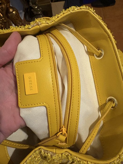 Rucsac Guess galben!