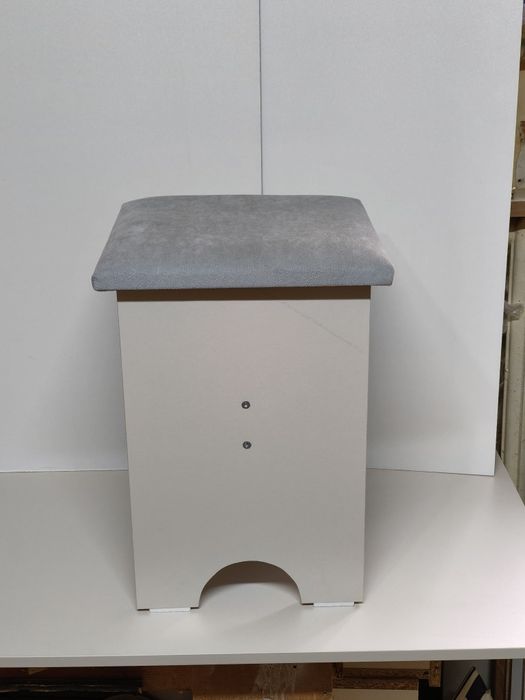 Стулья новые продам