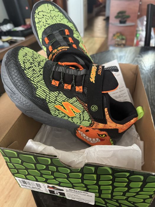 НОВИ!!!Детски Маратонки Skechers Dino lights N 37