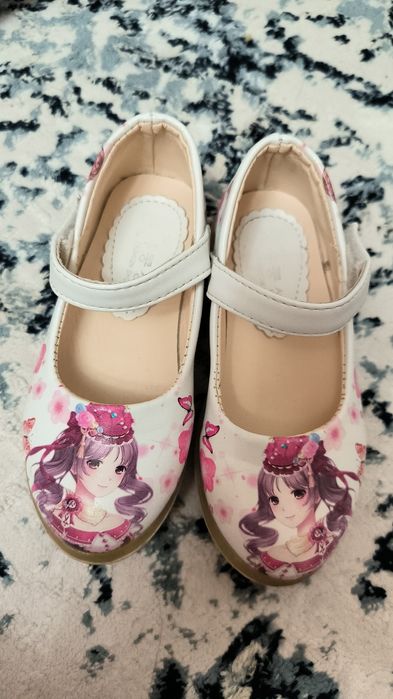 Продается обувь на девочку