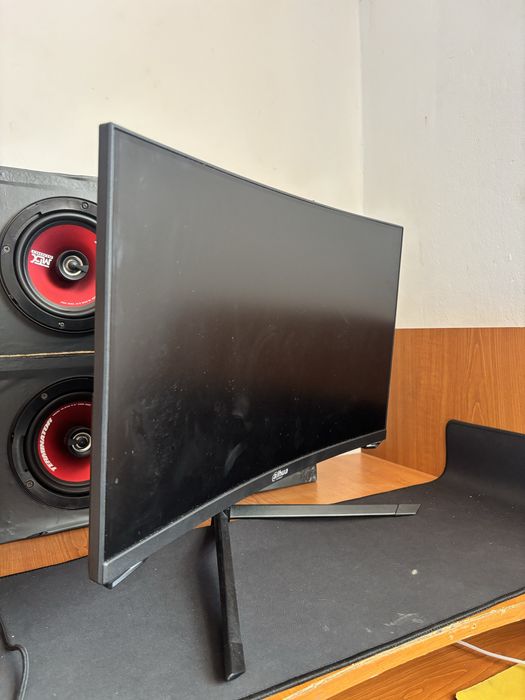 Vand monitor curbat gaming