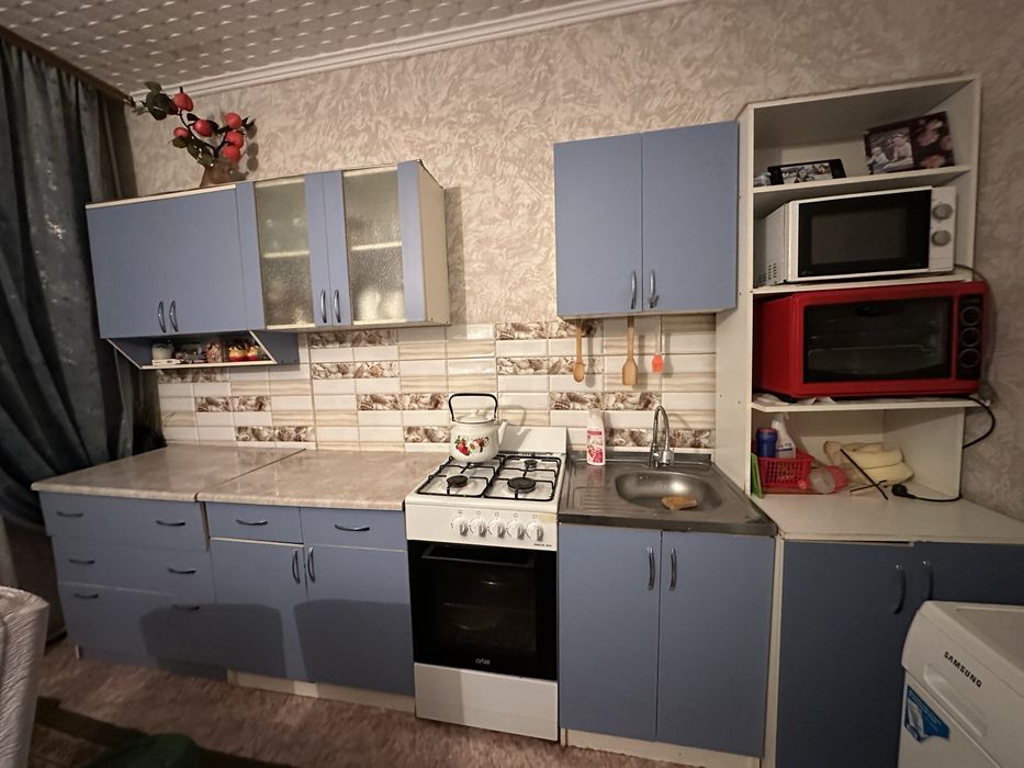 Продам кухонный гарнитур с газом вместе
