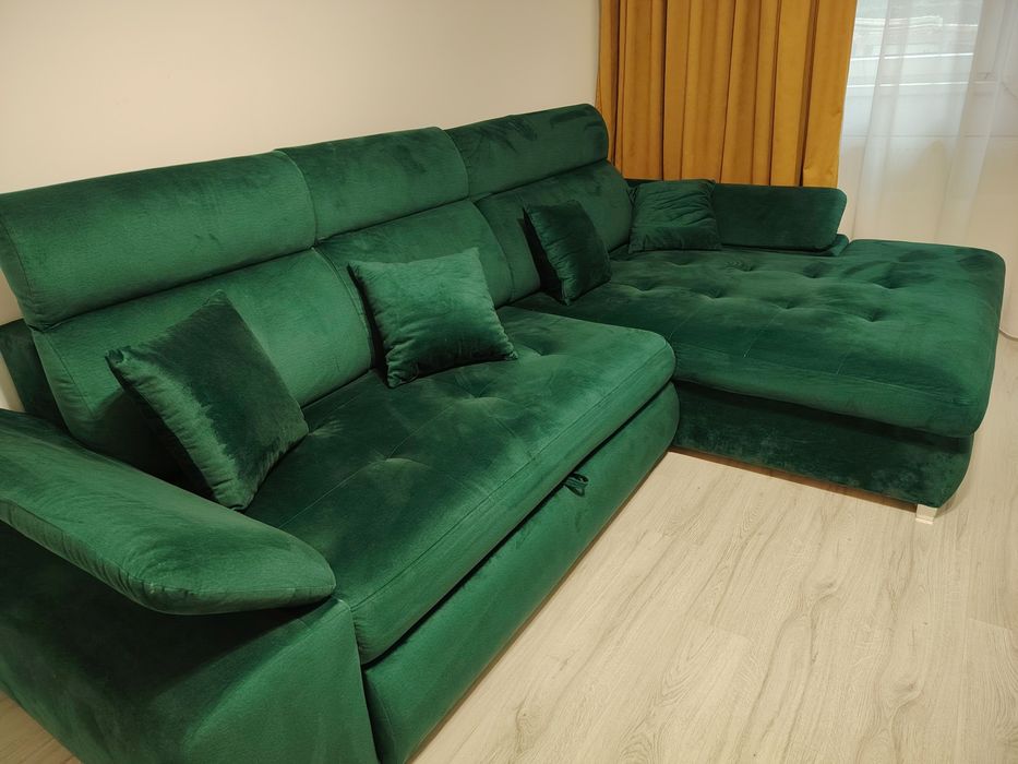 Canapea extensibila, lungime 2.7 m lungime, 1.40 latine(extinsa) 2000 de lei. 0731475476