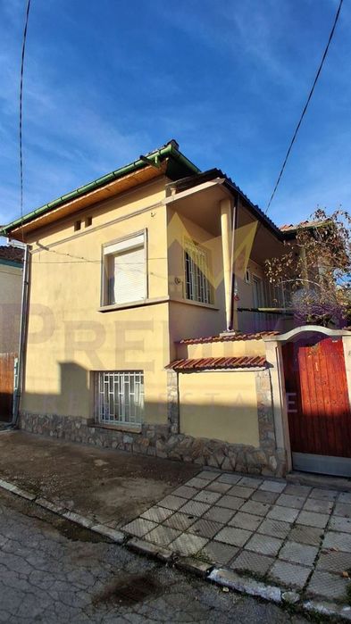 Продава се Къща в с. Бежаново, Област Ловеч - 200 кв.м за 133 €/кв.м - Снимка #1