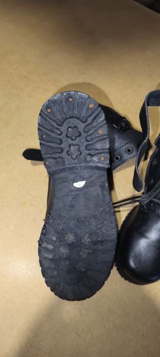 Bocanci din piele pe diferite marimi