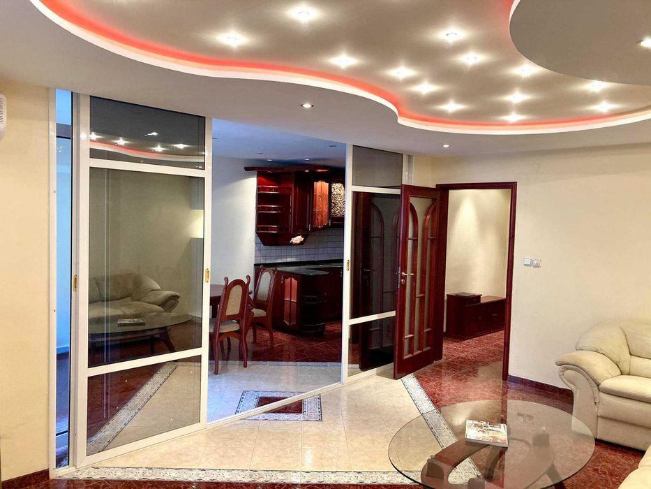 Дава се под наем Тристаен апартамент в Бургас, Възраждане - 100 кв.м за 255 € - Снимка #1