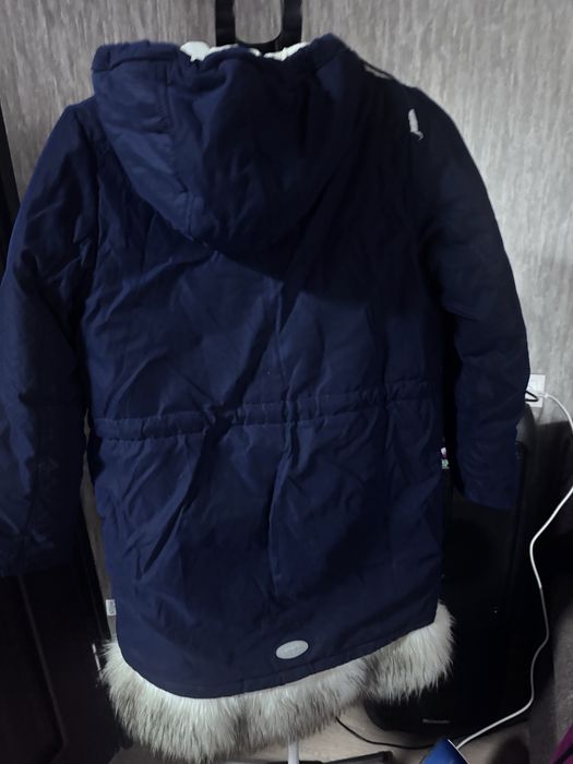 Отдам куртки на девочку 11-12 лет