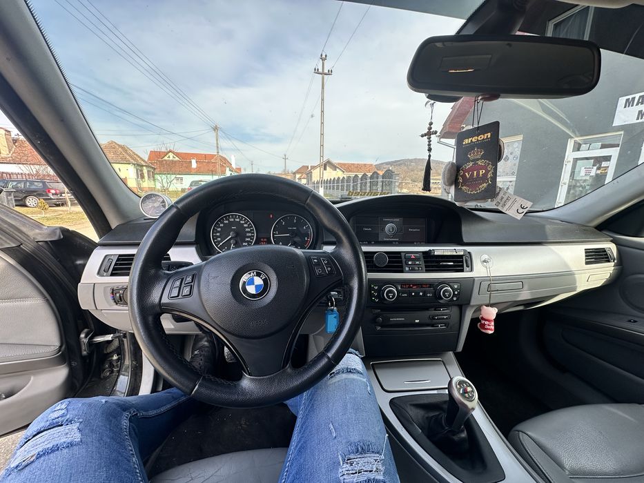 Vând BMW 320D E91